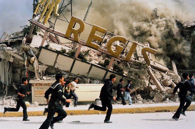 September 1985, Mexico City, Mexico --- A building collapses after the earthquake. --- Image by © Sergio Dorantes/Sygma/Corbis